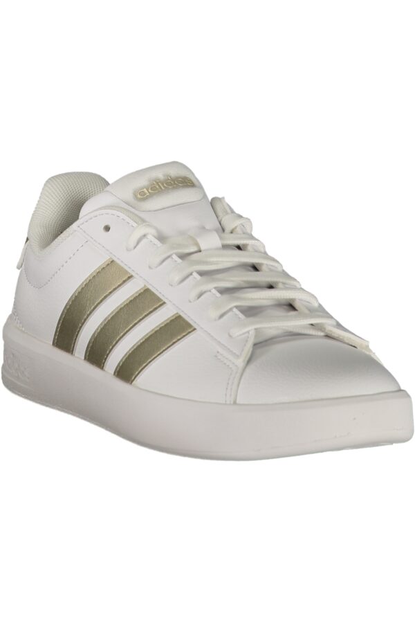 Superge Adidas za ženske – bele – pogled od zadaj